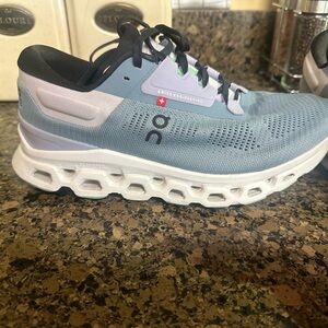 ON Cloud Stratus Women’s Athletic shoes Sz 8 EUC